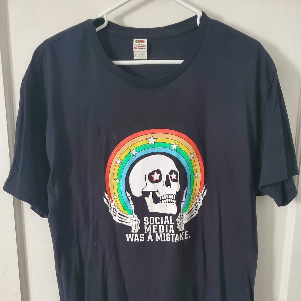 Black medium size shirt with skull